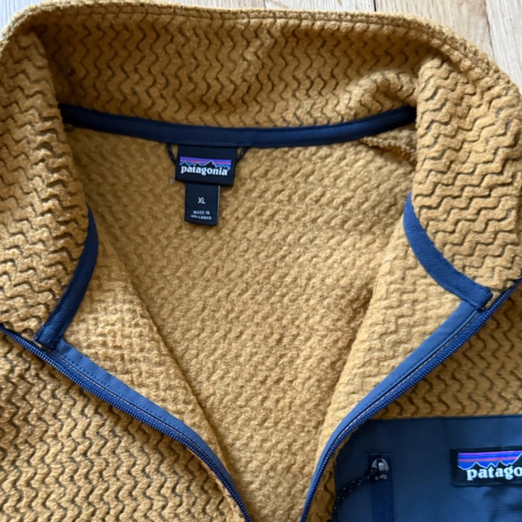 Patagonia Men's XL R1 Air 1/4 Zip, Raptor Brown - Picture 2 of 4